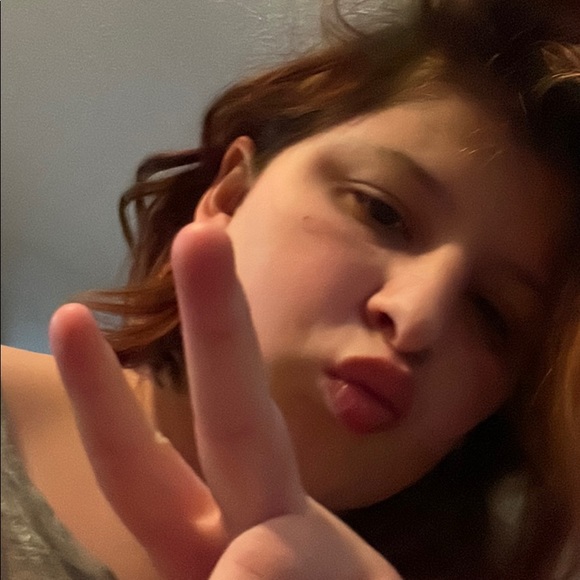 Meet your Posher, Loni - Picture 1 of 1